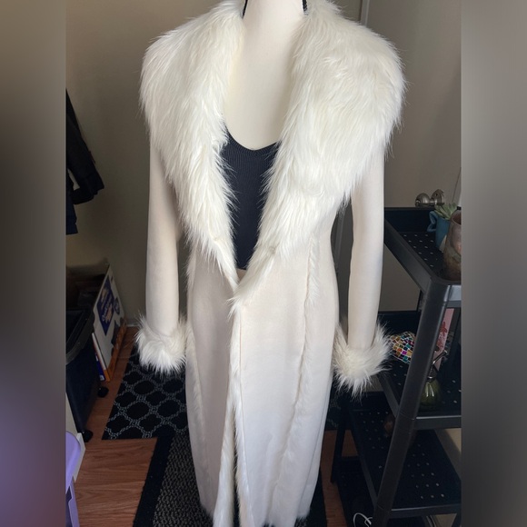 Bebe White Faux Fur Trim Coat - Picture 6 of 9